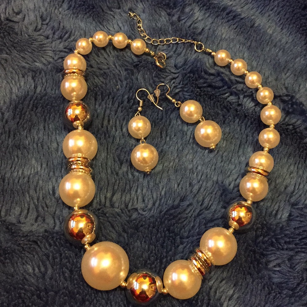 Set of necklace and earrings
